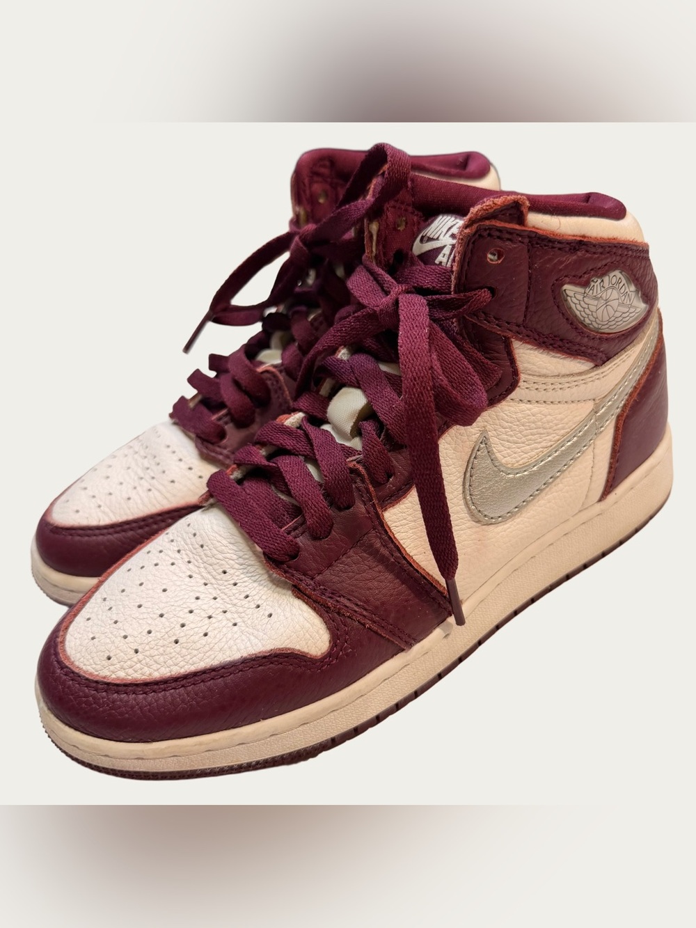 Nike Air Jordan 1 Retro High OG Maroon/White Bordeaux Size 5Y